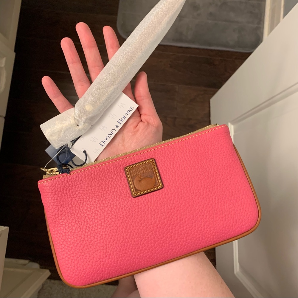 NWT Dooney & Bourke Pink Pebble Grain Wristlet